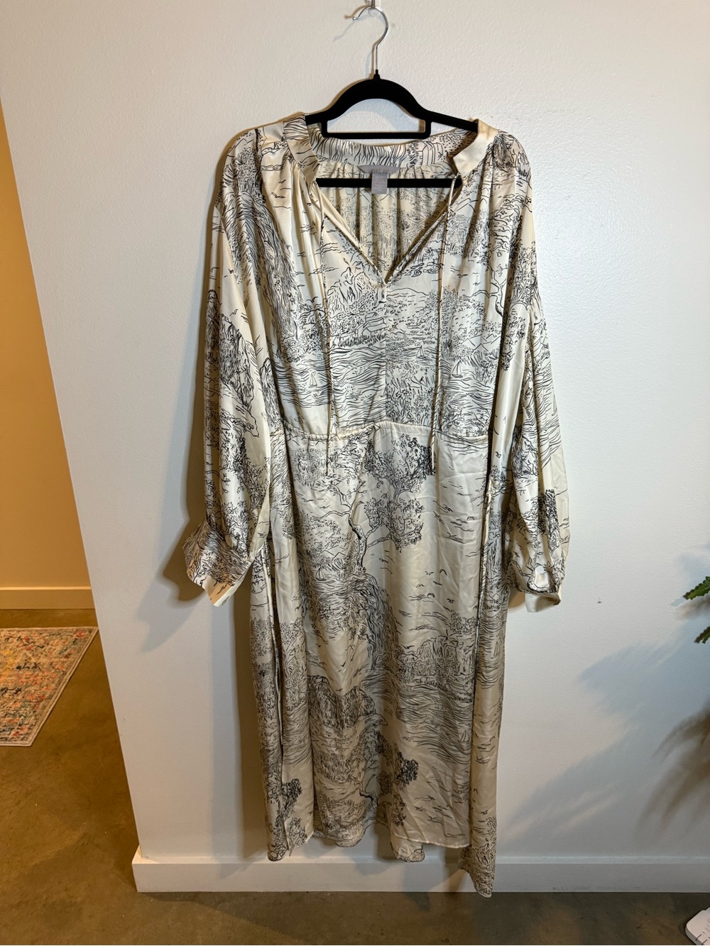 H&M Cream and Black Scenic Print Midi Dress